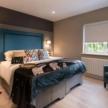 Entire House Comprising 4 * Killarney