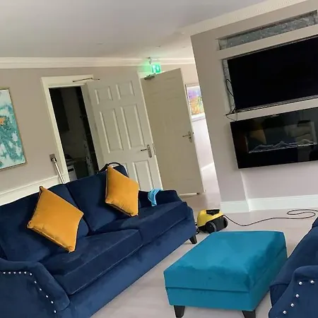 度假居 Entire House Comprising 4 *