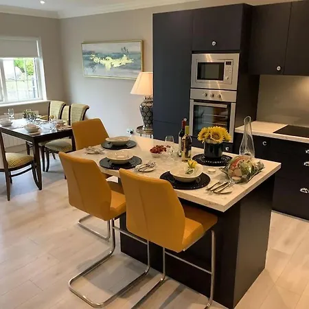 Central Entire House Comprising 4 Holiday home *