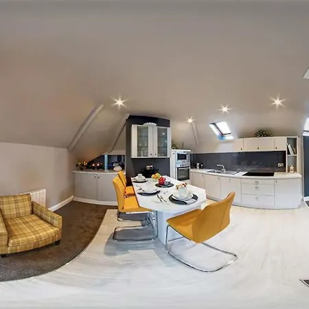 Central Entire House Comprising 4