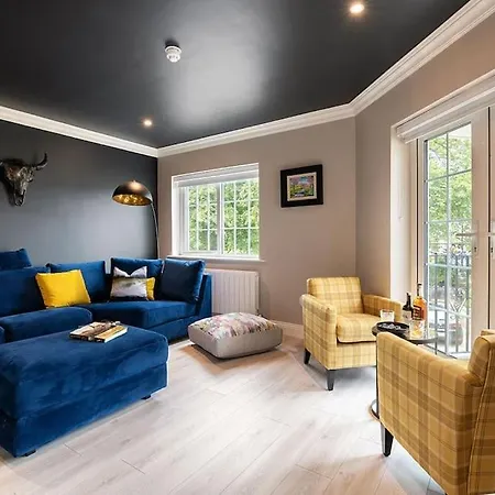 Central Entire House Comprising 4