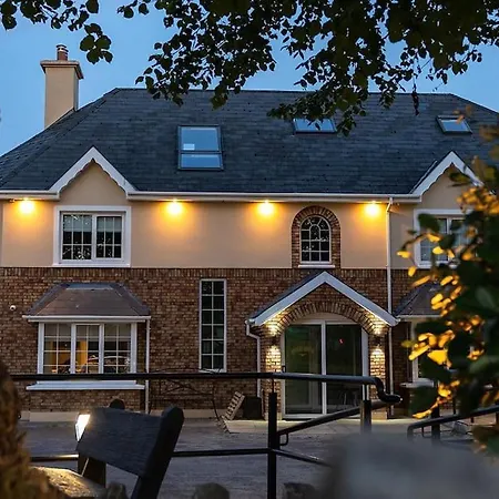 Entire House Comprising 4 度假居 *