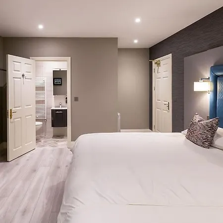 Entire House Comprising 4 *