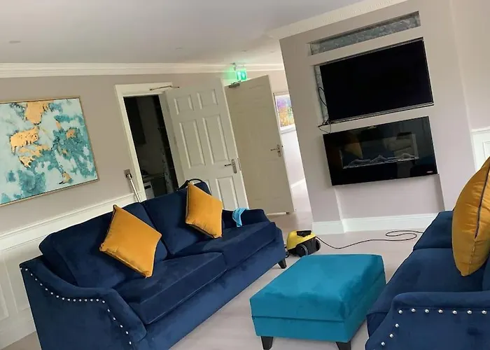 度假居 Entire House Comprising 4 *