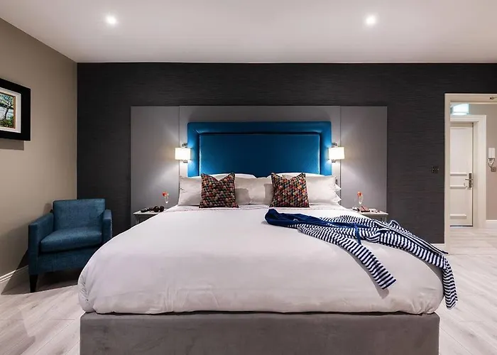 Entire House Comprising 4 *