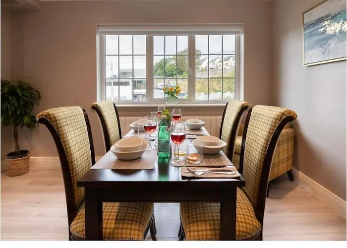 Entire House Comprising 4 * Killarney