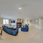 Entire House Comprising 4 Nyaraló