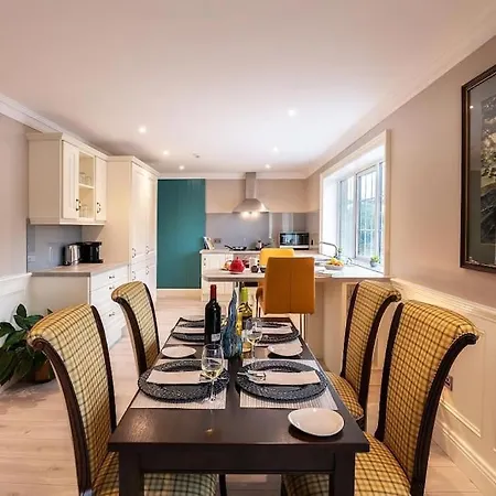 Central Entire House Comprising 4 * Killarney