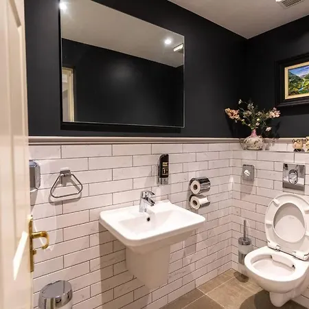 Central Entire House Comprising 4 Hébergement de vacances Killarney