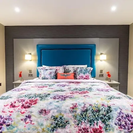 Entire House Comprising 4 بيت للعطل