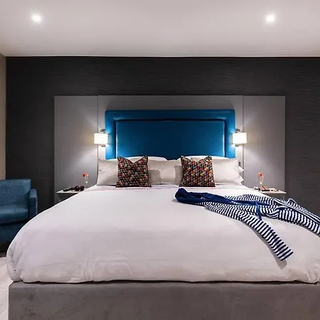 Entire House Comprising 4 *