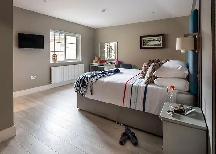 Entire House Comprising 4 *