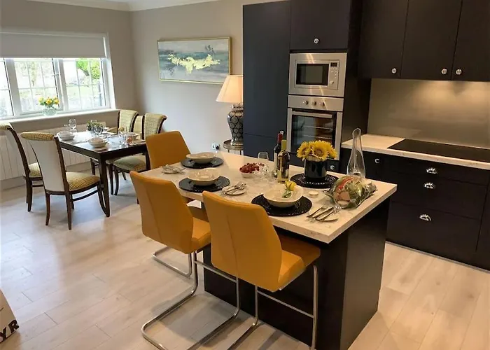 Entire House Comprising 4 بيت للعطل *