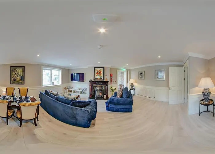 Entire House Comprising 4 بيت للعطل