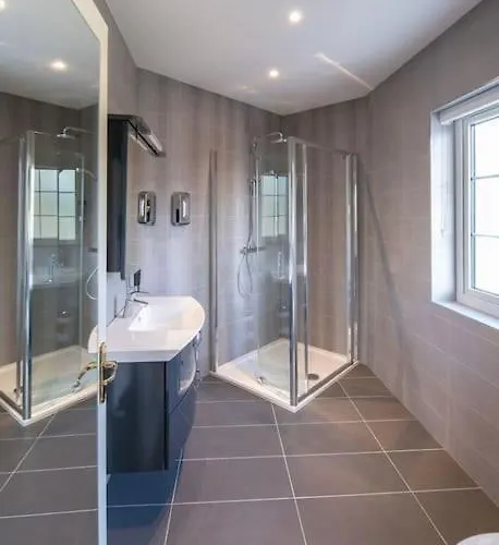 Entire House Comprising 4 بيت للعطل