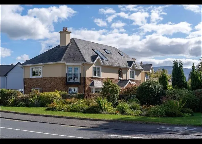 Entire House Comprising 4 كيلارني